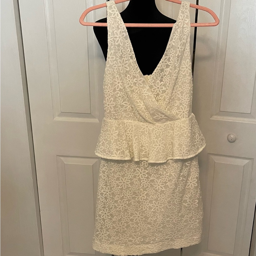 Trina Turk Peplum Lace White Mini Dress Size 8 - Picture 3 of 5